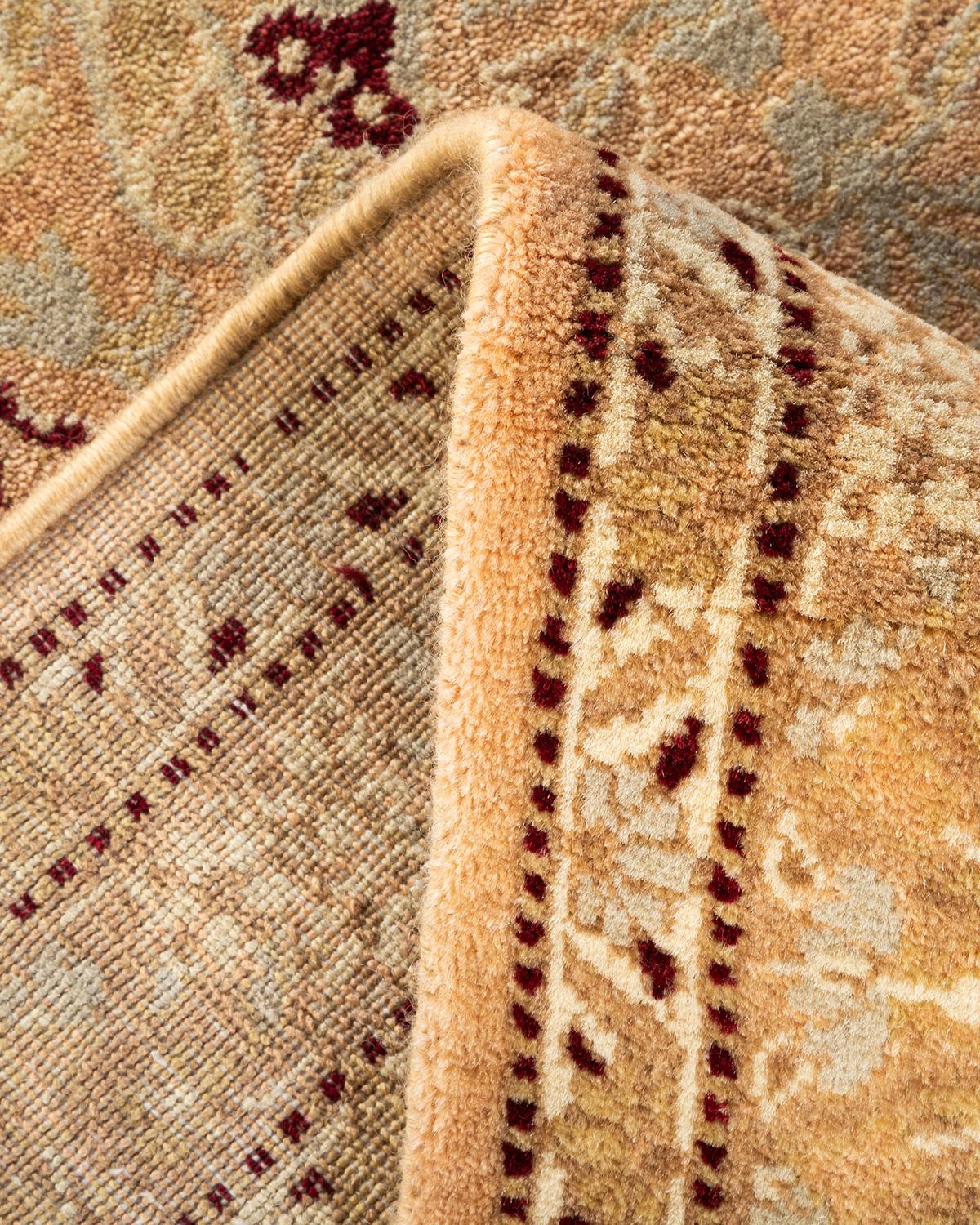 Handgeknüpfter, geblümter Mogul Teppich in Beige, Unikat, Unikat (Wolle) im Angebot