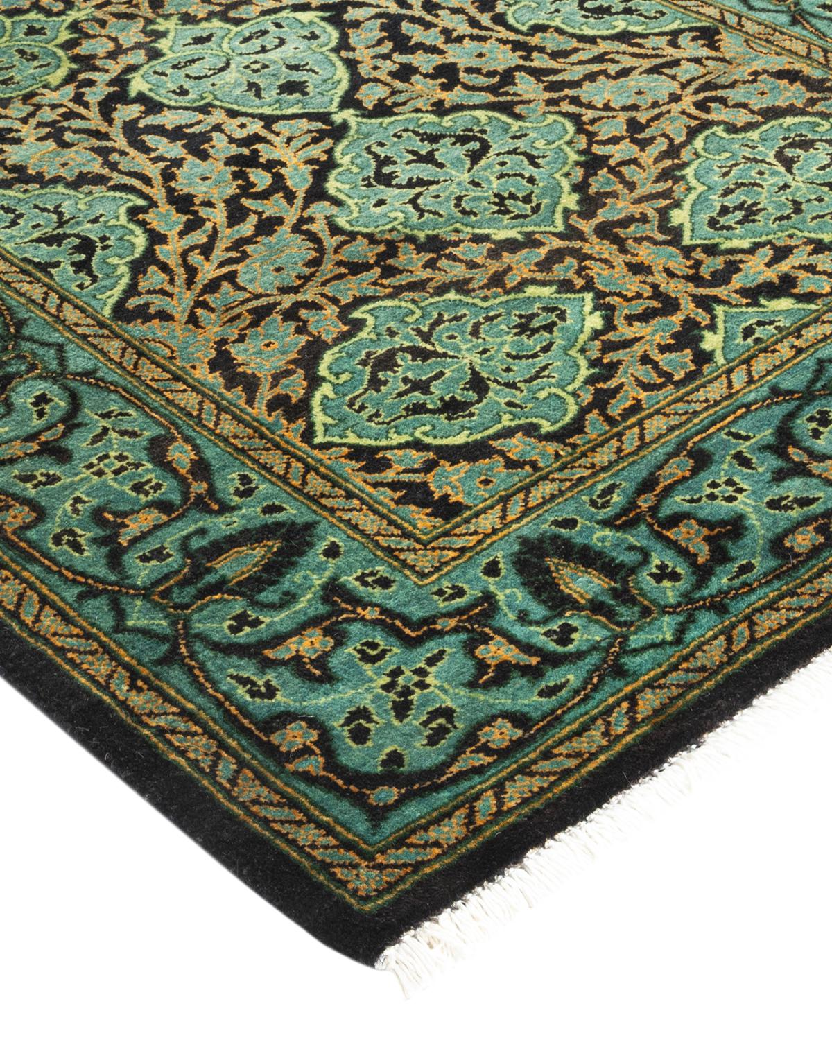 Avec leurs palettes discrètes et leurs motifs allover, les tapis de la collection Mogul apporteront une sophistication intemporelle à n'importe quelle pièce. Influencés par un éventail de motifs turcs, indiens et persans, les artisans qui tissent à