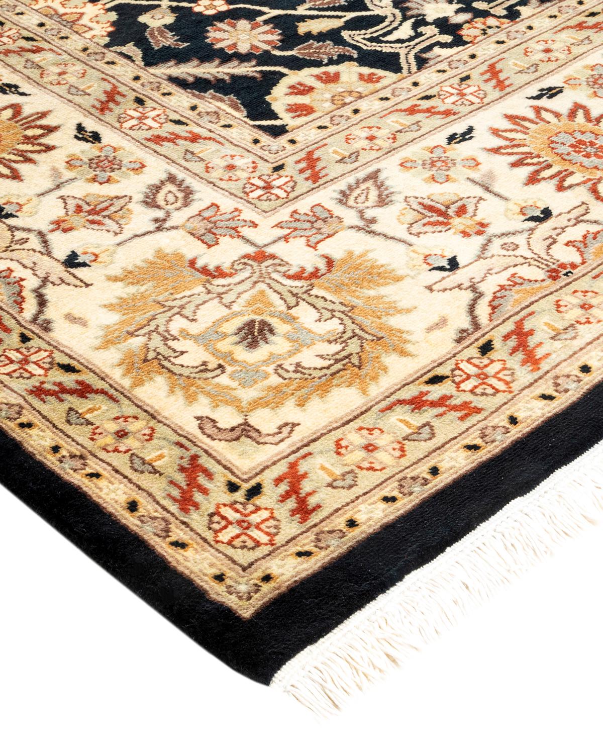 Avec leurs palettes discrètes et leurs motifs à l'envers, les tapis de la collection Mogul apporteront une sophistication intemporelle à n'importe quelle pièce. Influencés par un éventail de motifs turcs, indiens et persans, les artisans qui tissent