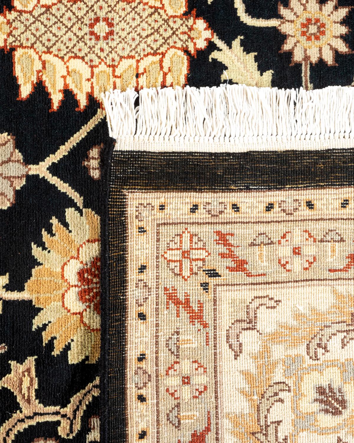 XXIe siècle et contemporain Tapis Mogul noir à fleurs noué à la main, unique en son genre en vente