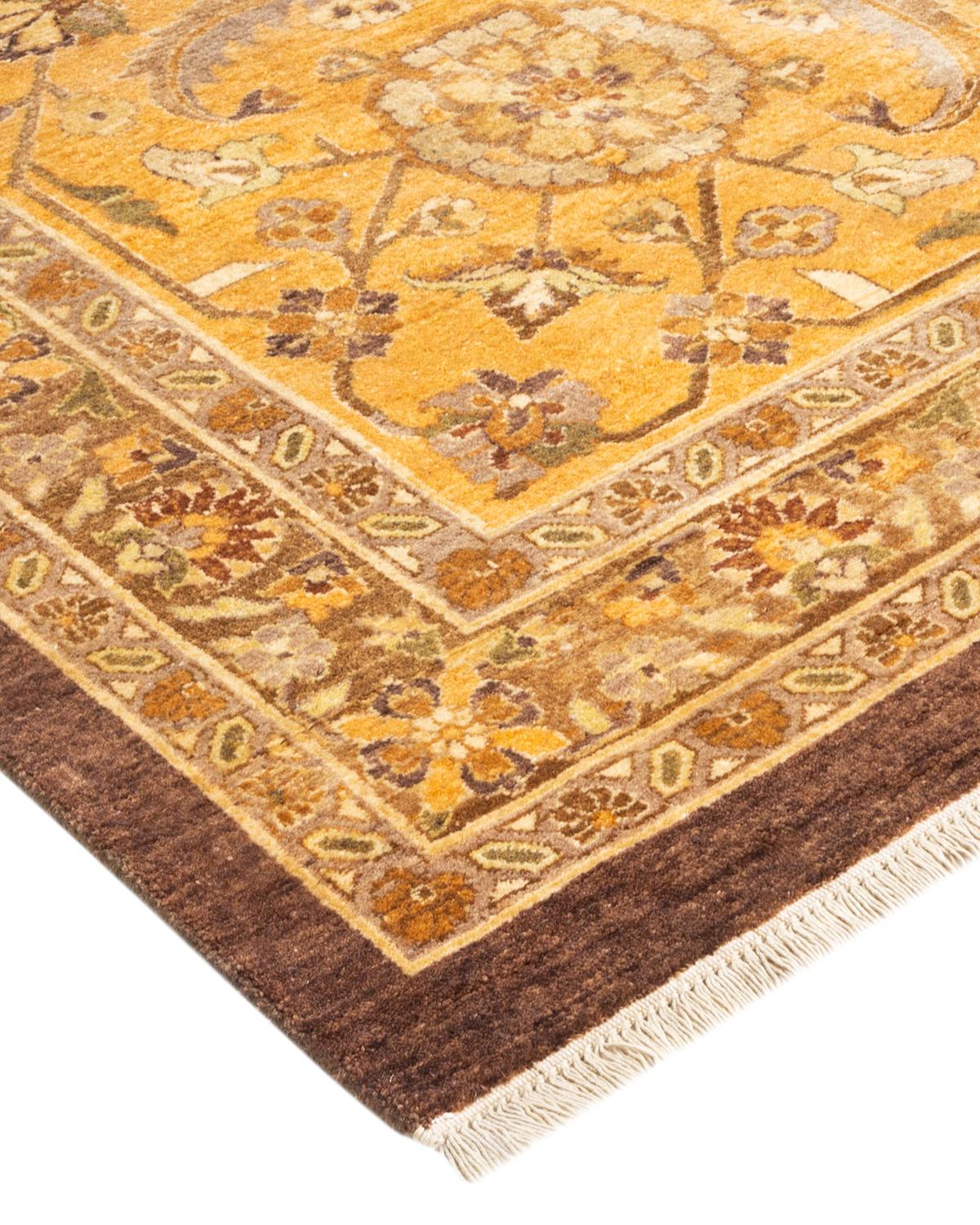 Die Teppiche der Mogul-Kollektion bringen mit ihren zurückhaltenden Farben und Allover-Mustern zeitlose Eleganz in jeden Raum. Beeinflusst von einem Spektrum türkischer, indischer und persischer Designs, lassen die Kunsthandwerker, die diese