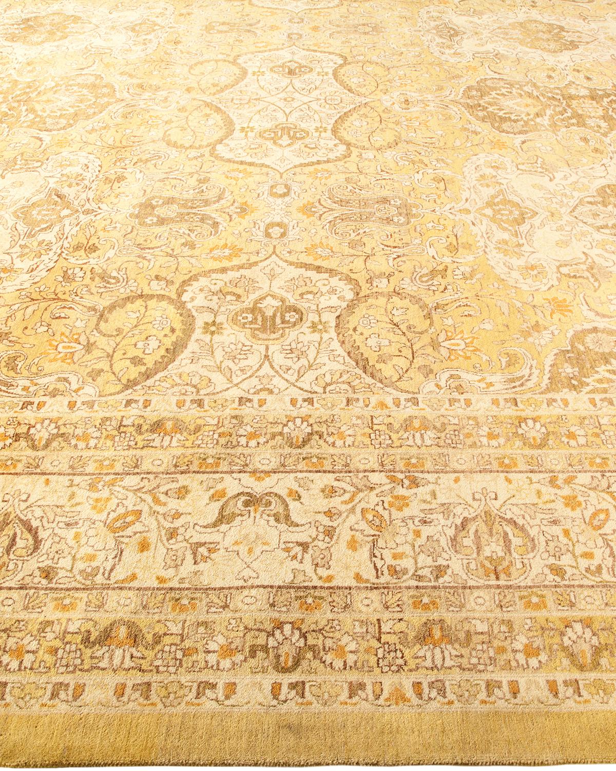 Tapis Mogul vert à fleurs noué à la main unique en son genre Neuf - En vente à Norwalk, CT