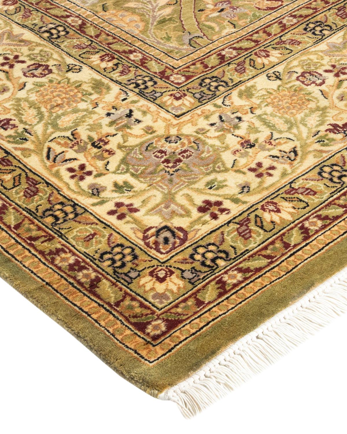 Avec leurs palettes discrètes et leurs motifs à l'envers, les tapis de la collection Mogul apporteront une sophistication intemporelle à n'importe quelle pièce. Influencés par un éventail de motifs turcs, indiens et persans, les artisans qui tissent
