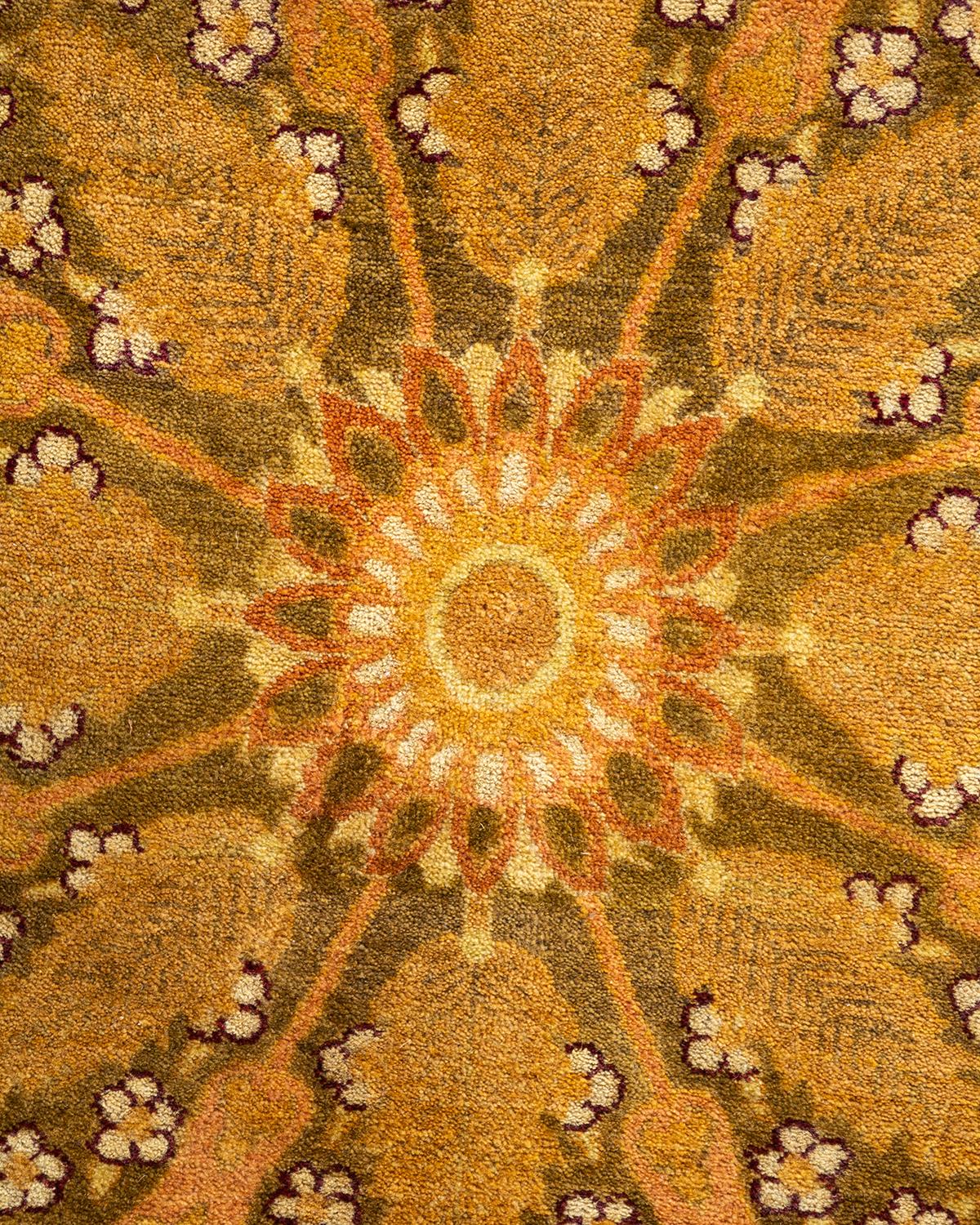 Pakistanais Tapis Mogul vert à fleurs noué à la main, unique en son genre en vente