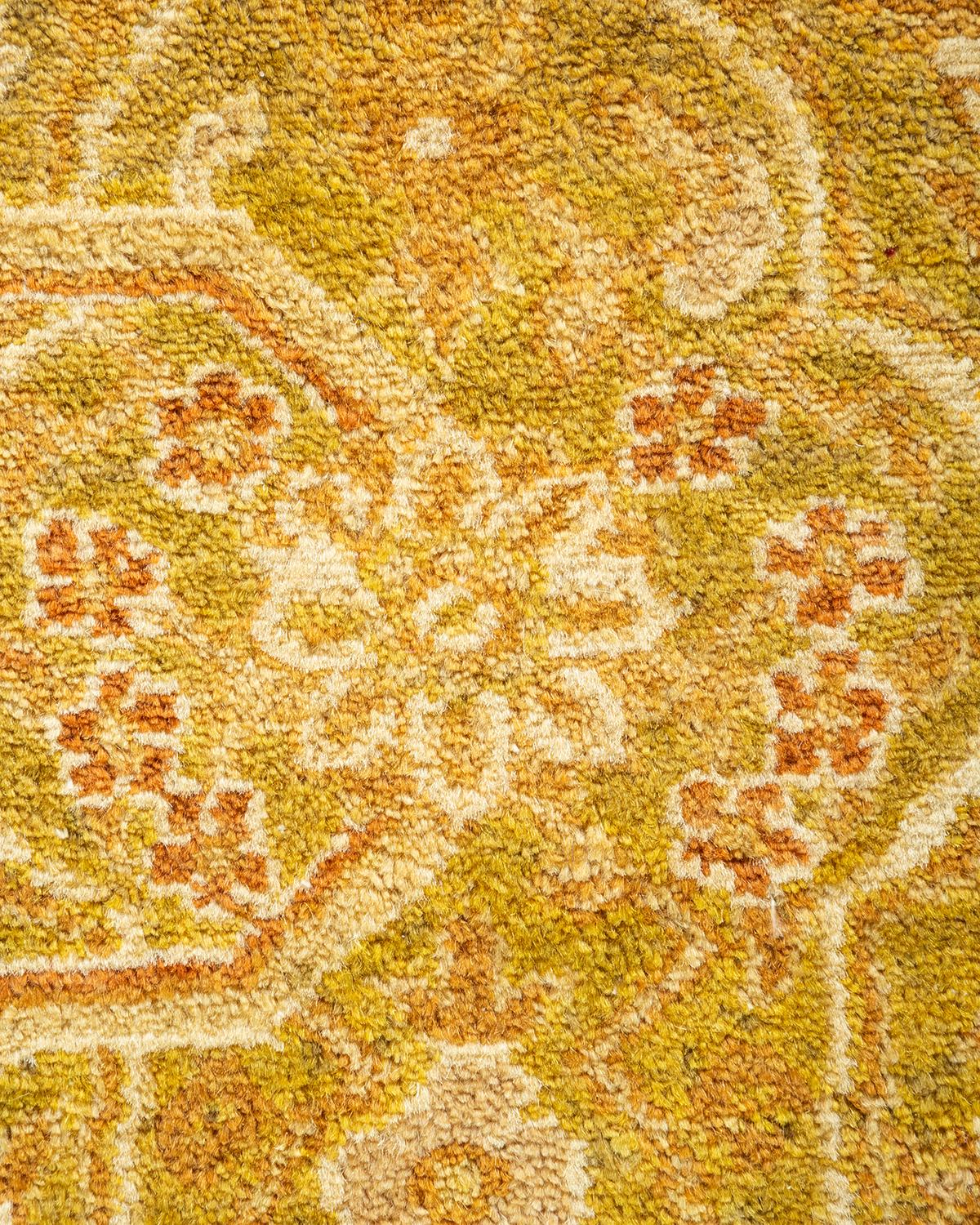 Pakistanais Tapis Mogul vert à fleurs noué à la main, unique en son genre en vente