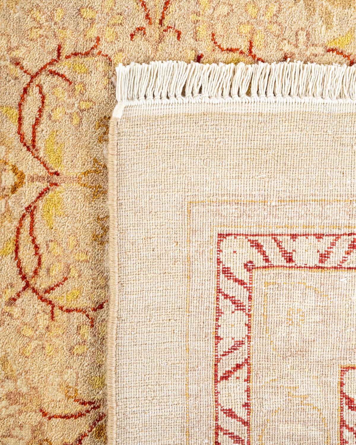 Handgeknüpfter elfenbeinfarbener Mogul-Teppich mit Blumenmuster, Unikat (21. Jahrhundert und zeitgenössisch) im Angebot