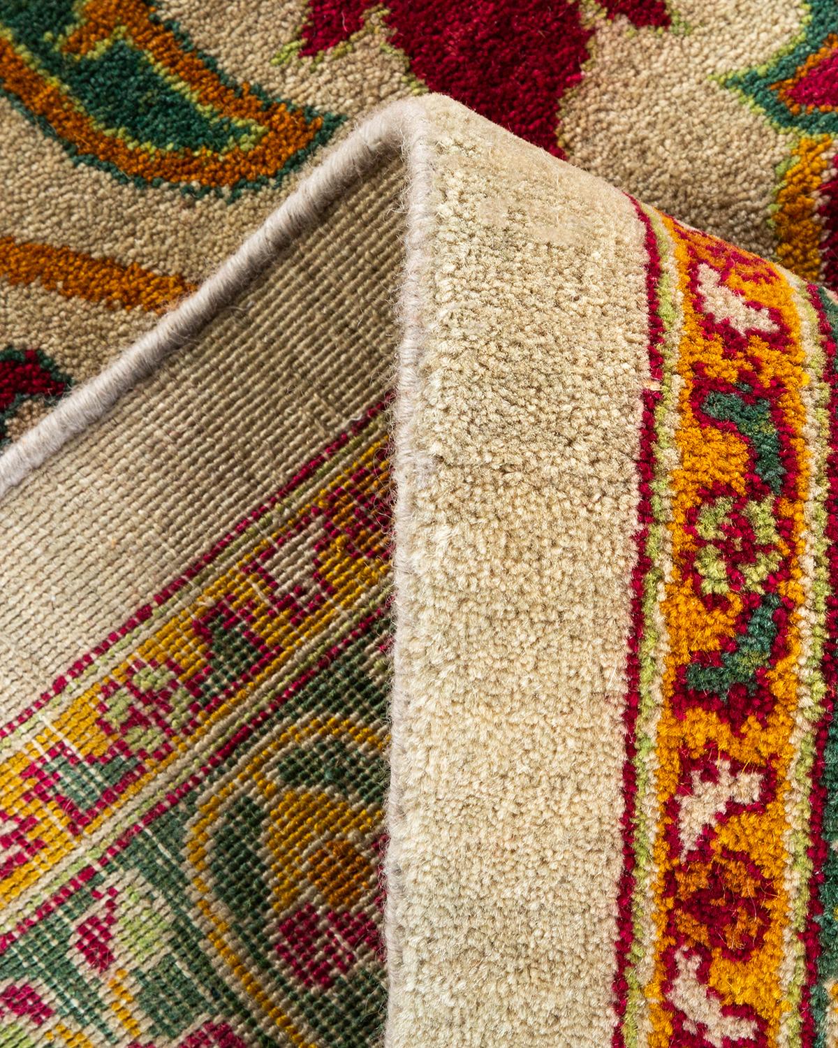 Handgeknüpfter elfenbeinfarbener Mogul-Teppich mit Blumenmuster, Unikat (Wolle) im Angebot