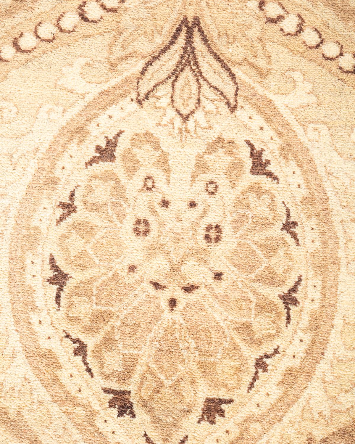 Einzigartiger handgeknüpfter elfenbeinfarbener Mogul-Teppich mit Blumenmuster, 2,74 m x 3,66 m, Unikat (Pakistanisch) im Angebot