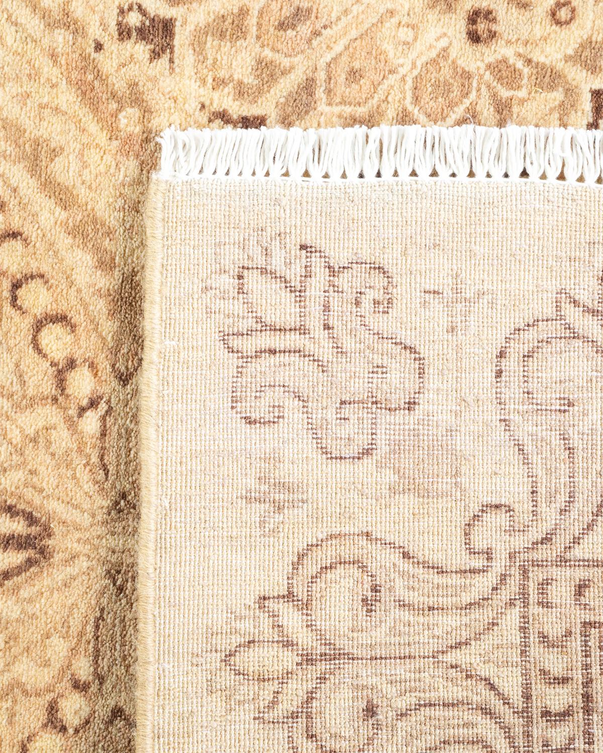 Einzigartiger handgeknüpfter elfenbeinfarbener Mogul-Teppich mit Blumenmuster, 2,74 m x 3,66 m, Unikat (21. Jahrhundert und zeitgenössisch) im Angebot
