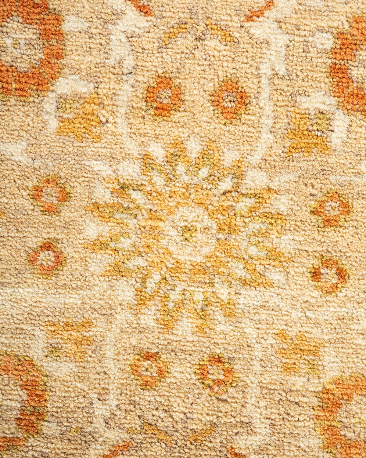 Pakistanais Tapis Mogul ivoire à fleurs noué à la main - Exemplaire unique en vente