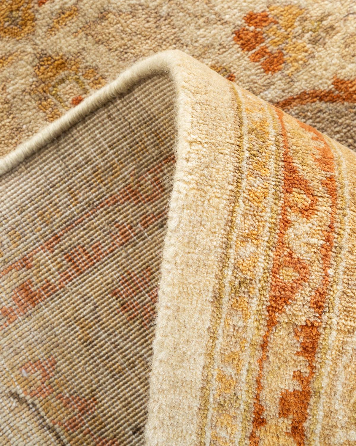 Laine Tapis Mogul ivoire à fleurs noué à la main - Exemplaire unique en vente