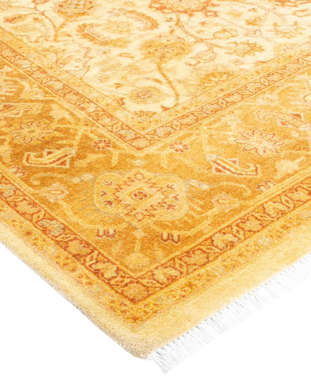 Con palette sobrie e disegni allover, i tappeti della Collezione Mogul doneranno una raffinatezza senza tempo a qualsiasi stanza. Influenzati da uno spettro di disegni turchi, indiani e persiani, gli artigiani che tessono a mano questi tappeti di