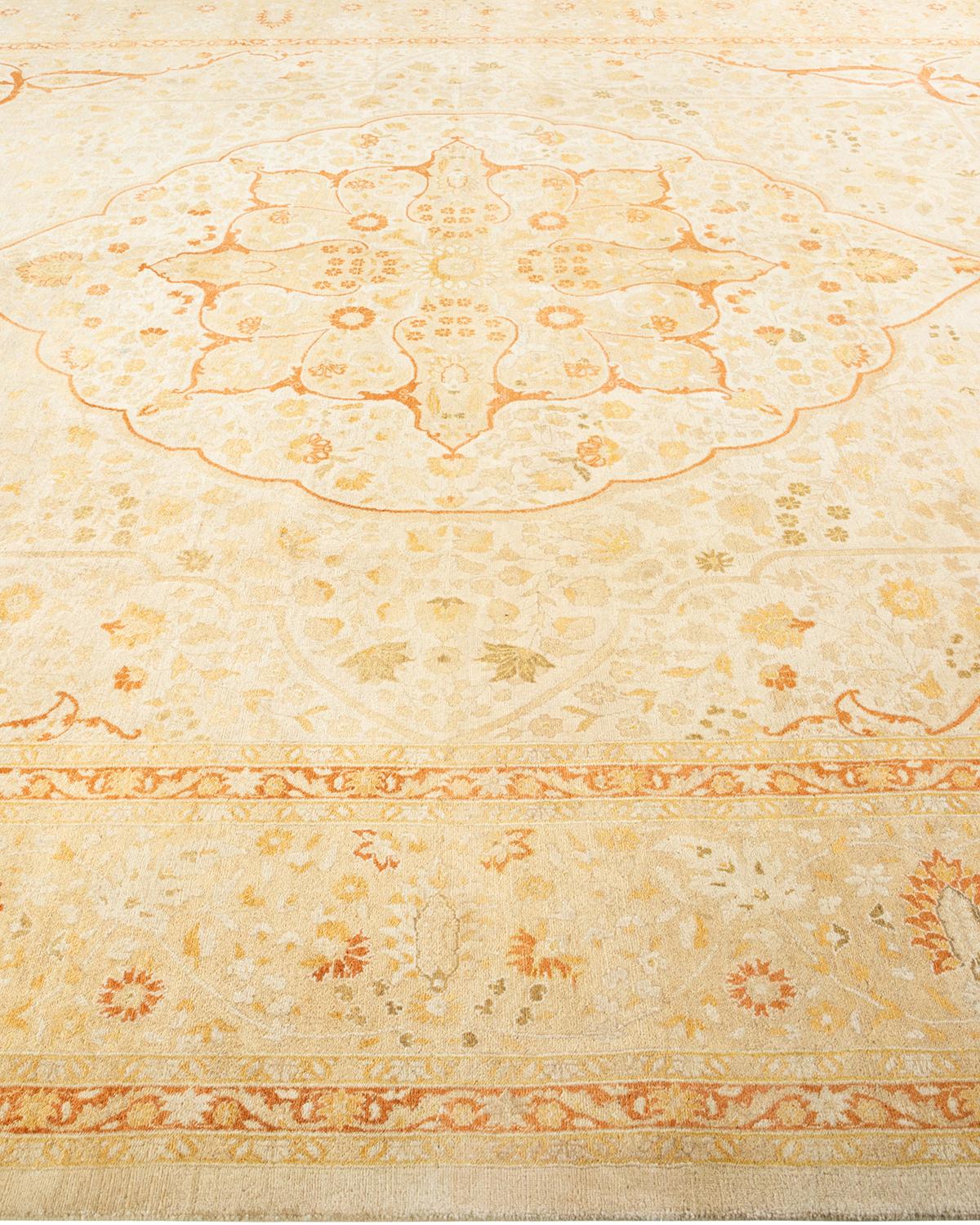 One-of-a-kind Hand Knotted Floral Mogul Ivory Area Rug In New Condition For Sale In Norwalk, CT