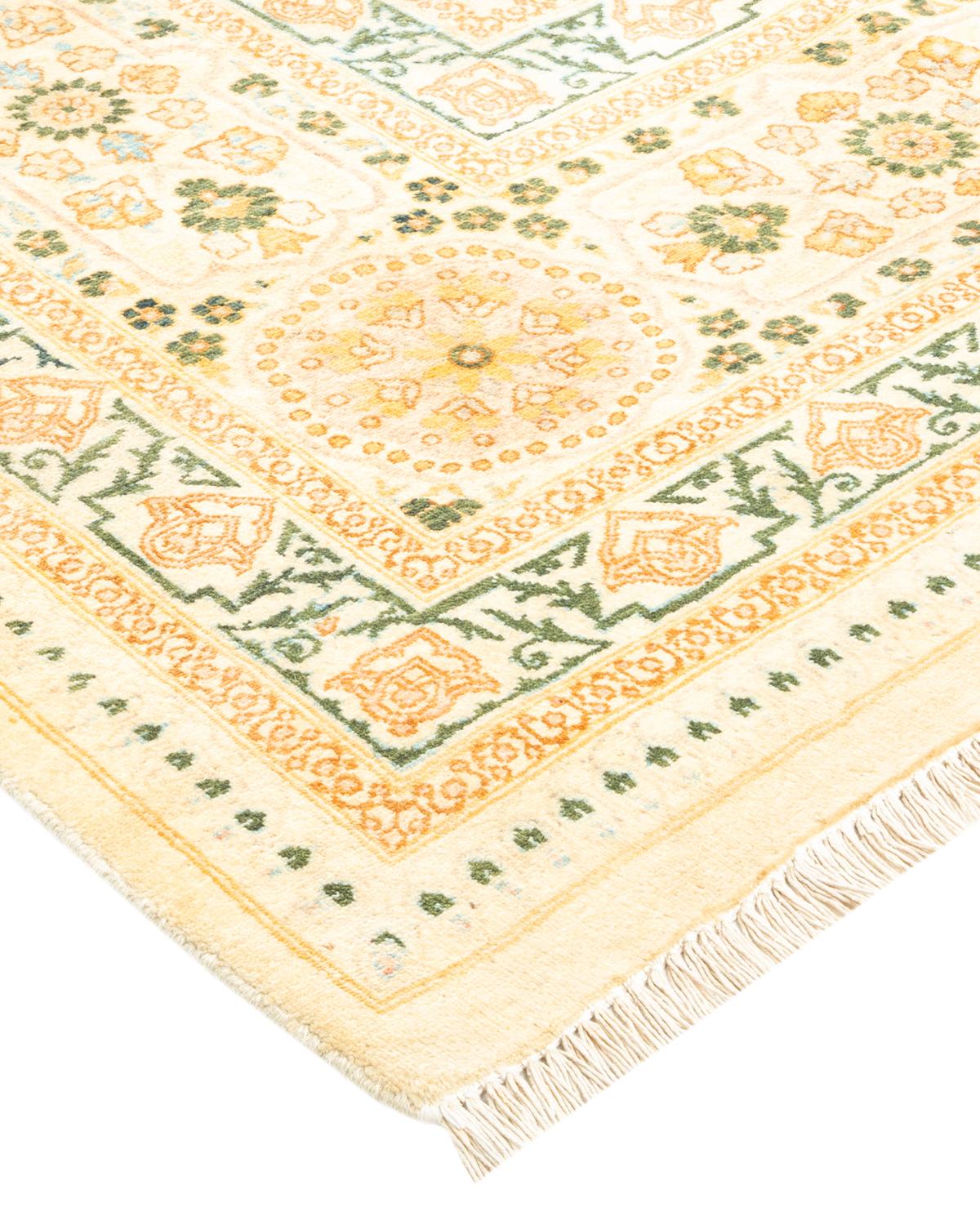 Avec leurs palettes discrètes et leurs motifs à l'envers, les tapis de la collection Mogul apporteront une sophistication intemporelle à n'importe quelle pièce. Influencés par un éventail de motifs turcs, indiens et persans, les artisans qui tissent