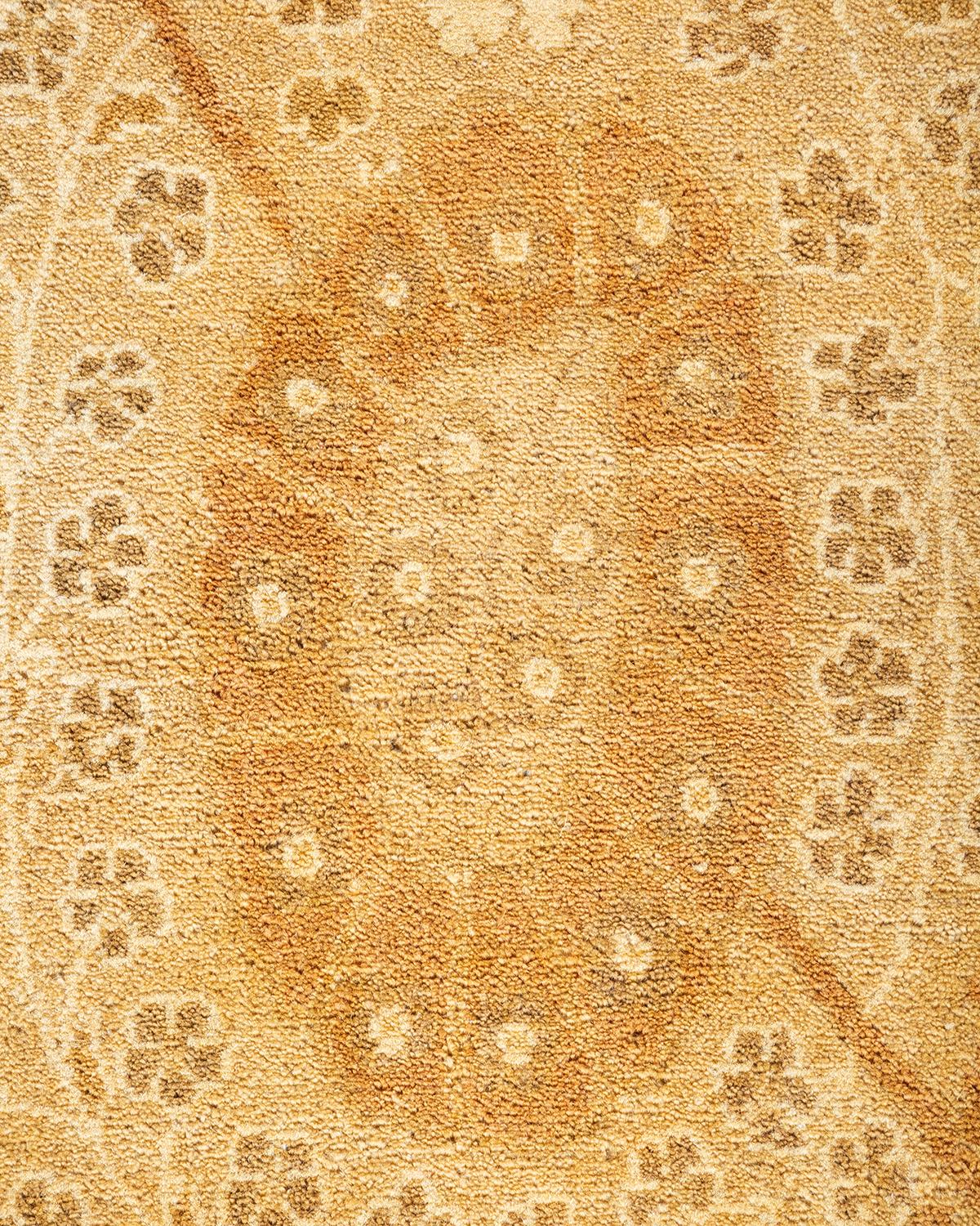 Pakistanais Tapis Mogul ivoire à fleurs noué à la main - Exemplaire unique en vente