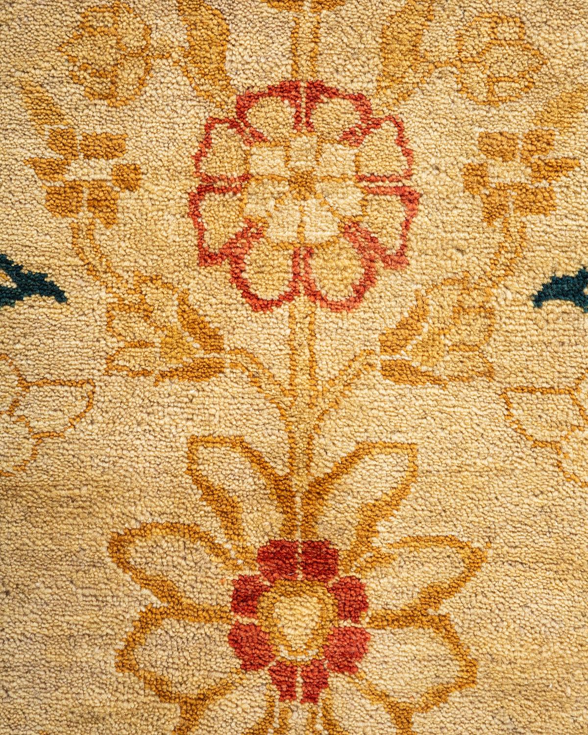 Handgeknüpfter elfenbeinfarbener Mogul-Teppich mit Blumenmuster, Unikat (Pakistanisch) im Angebot