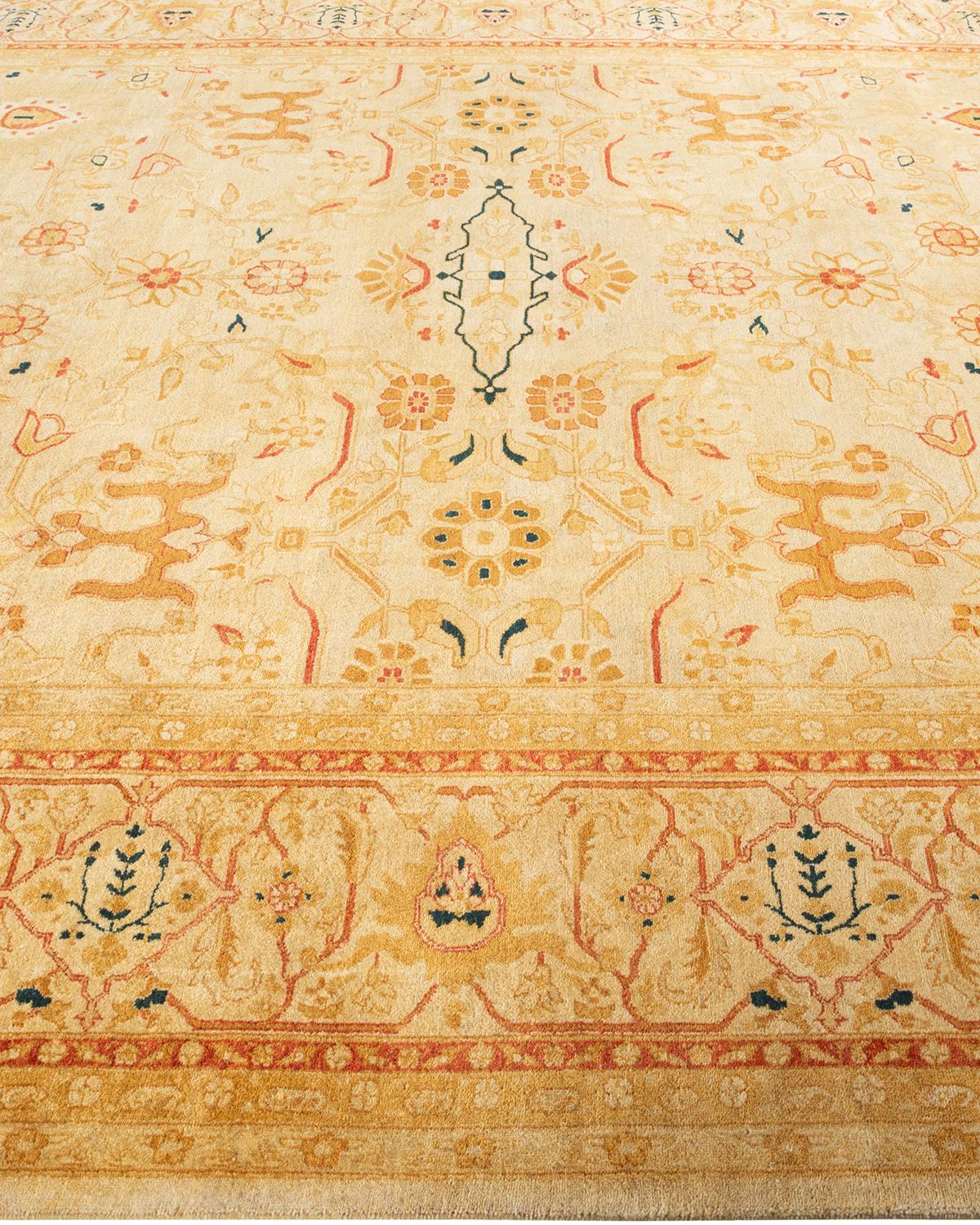 Handgeknüpfter elfenbeinfarbener Mogul-Teppich mit Blumenmuster, Unikat im Zustand „Neu“ im Angebot in Norwalk, CT
