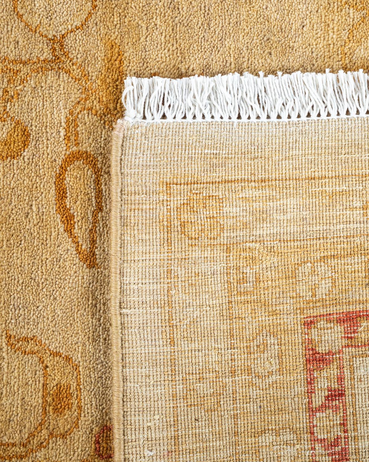 Handgeknüpfter elfenbeinfarbener Mogul-Teppich mit Blumenmuster, Unikat (21. Jahrhundert und zeitgenössisch) im Angebot