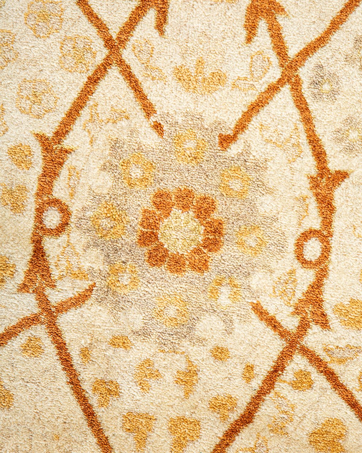 Pakistanais Tapis Mogul ivoire à fleurs noué à la main, unique en son genre en vente