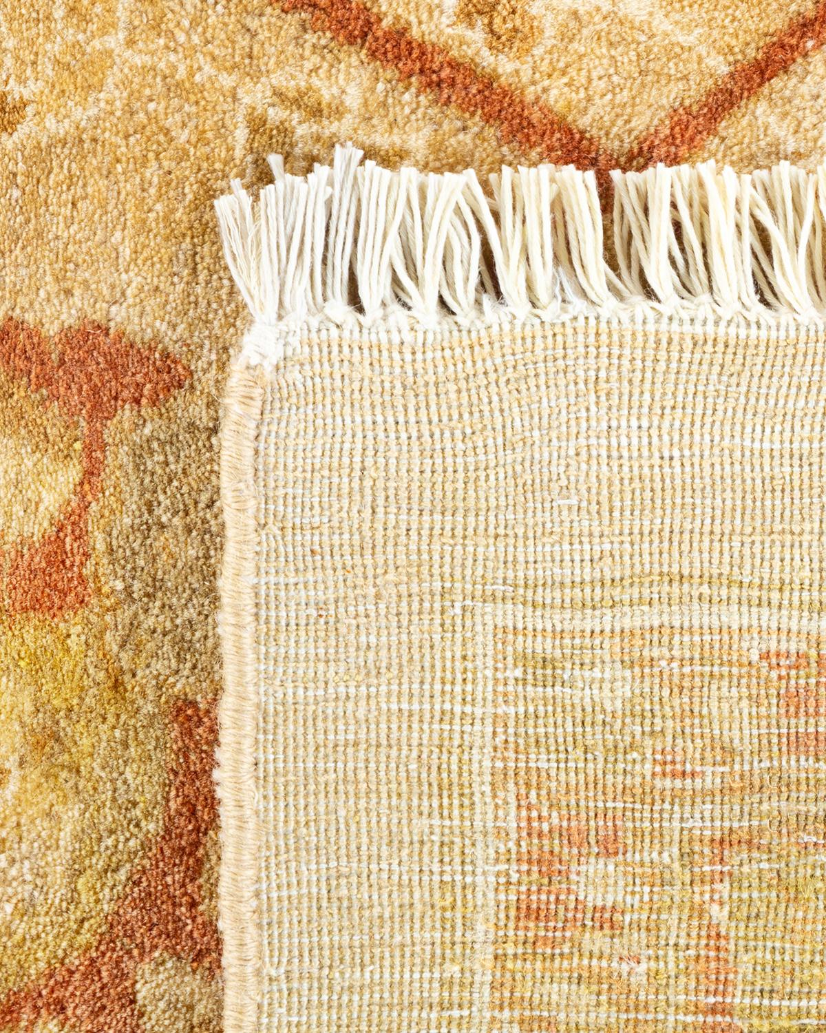 Handgeknüpfter elfenbeinfarbener Mogul-Teppich mit Blumenmuster, Unikat (21. Jahrhundert und zeitgenössisch) im Angebot