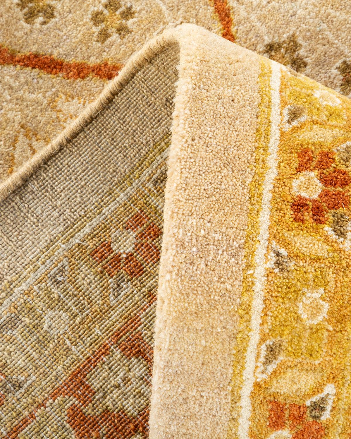 Laine Tapis Mogul ivoire à fleurs noué à la main - Exemplaire unique en vente