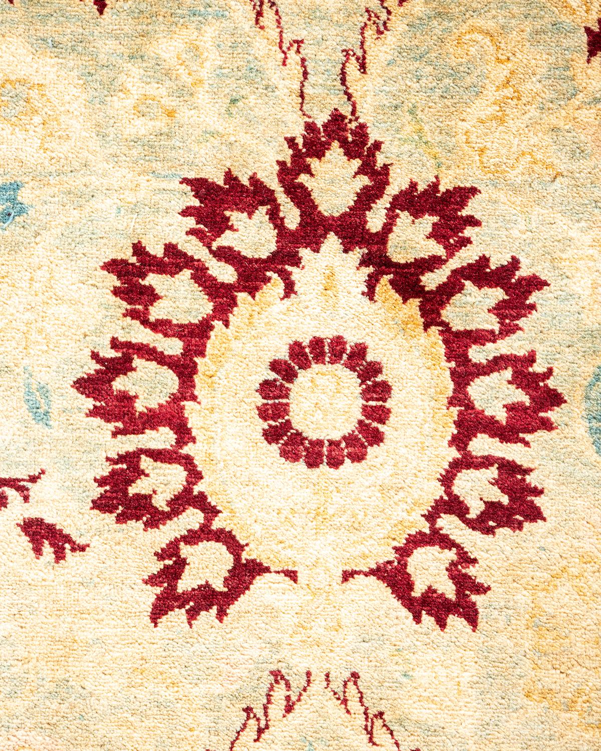 Pakistanais Tapis Mogul bleu clair à motifs floraux noués à la main, unique en son genre, 2,69 m x 3,68 m en vente
