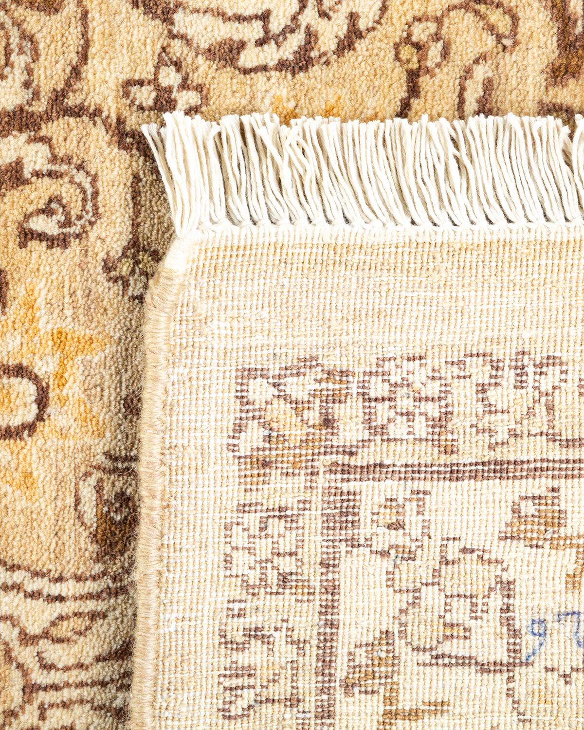XXIe siècle et contemporain Tapis Mogul jaune à fleurs noué à la main, unique en son genre en vente