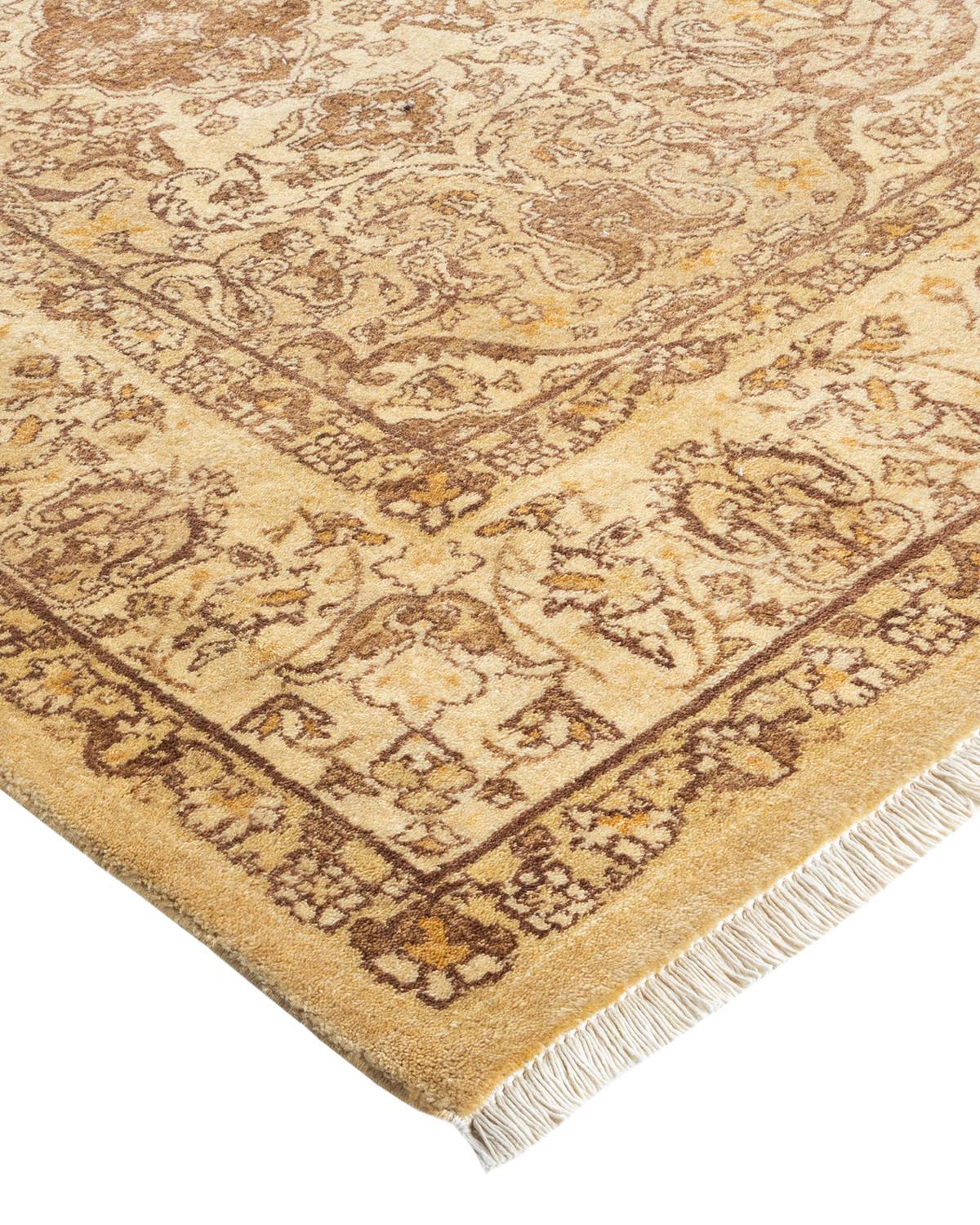 Avec leurs palettes discrètes et leurs motifs à l'envers, les tapis de la collection Mogul apporteront une sophistication intemporelle à n'importe quelle pièce. Influencés par un éventail de motifs turcs, indiens et persans, les artisans qui tissent