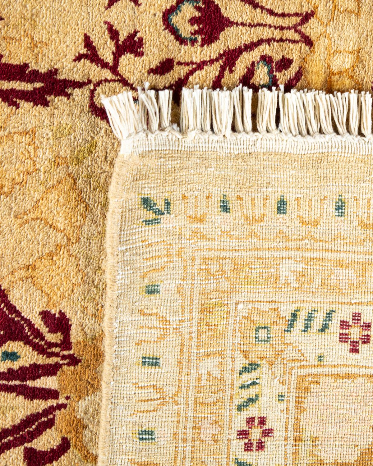 XXIe siècle et contemporain Tapis Mogul jaune à motifs floraux noués à la main, unique en son genre en vente