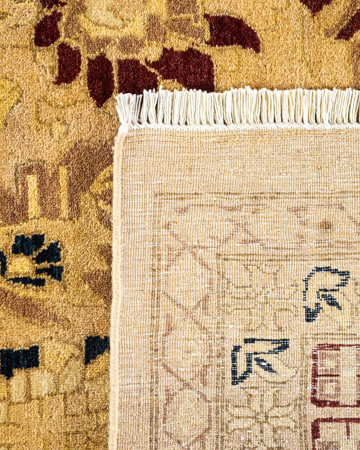 XXIe siècle et contemporain Tapis Mogul jaune à fleurs noué à la main, unique en son genre en vente
