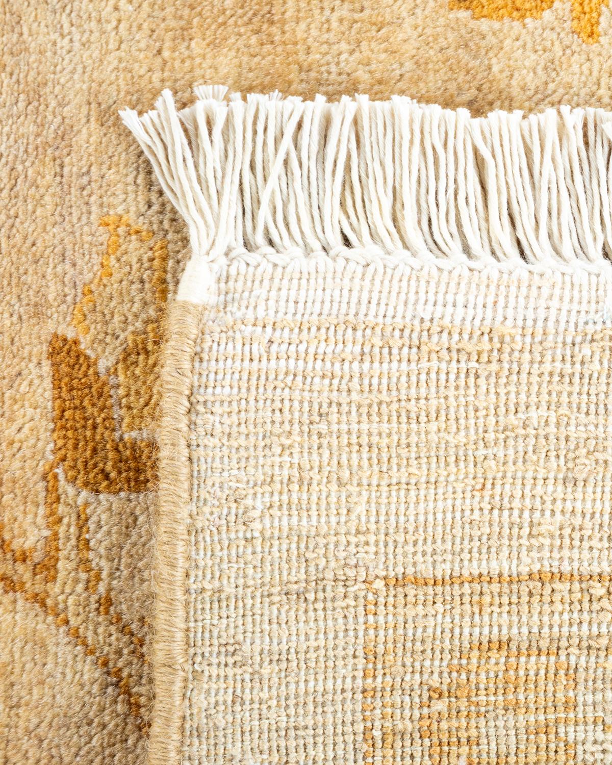 XXIe siècle et contemporain Tapis Mogul jaune à motifs floraux noués à la main, unique en son genre en vente