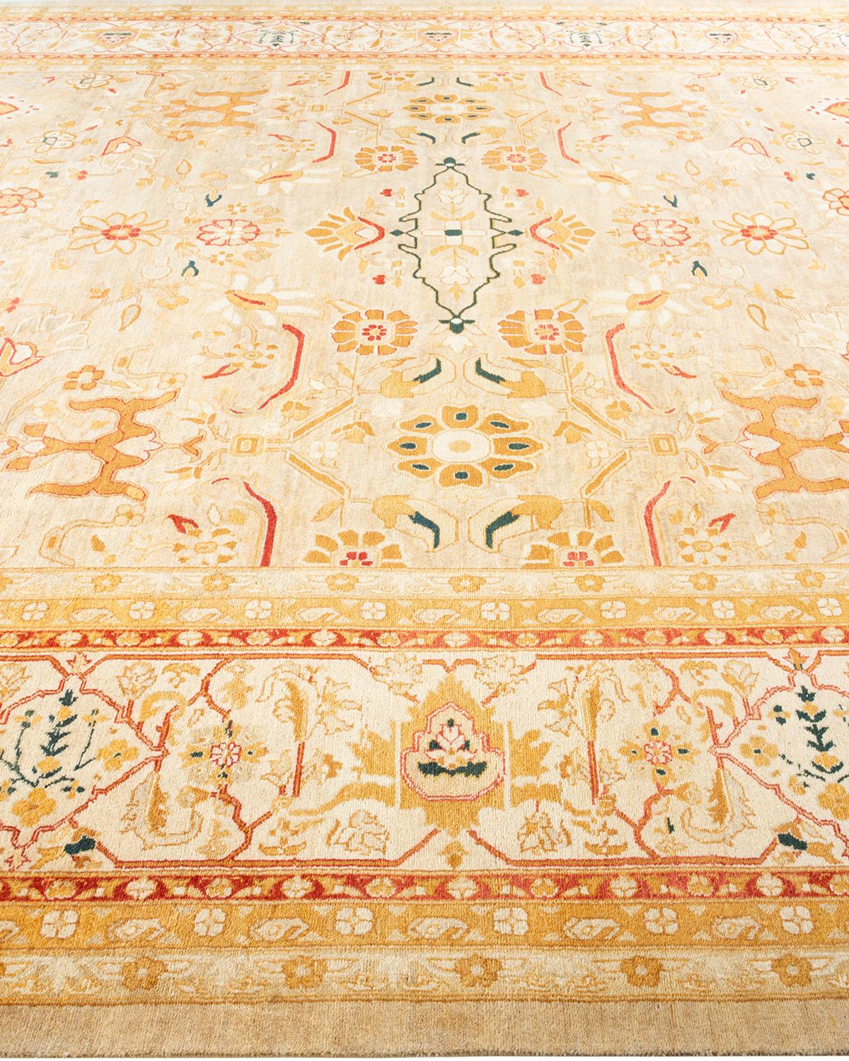 Laine Tapis Mogul jaune à motifs floraux noués à la main, unique en son genre en vente