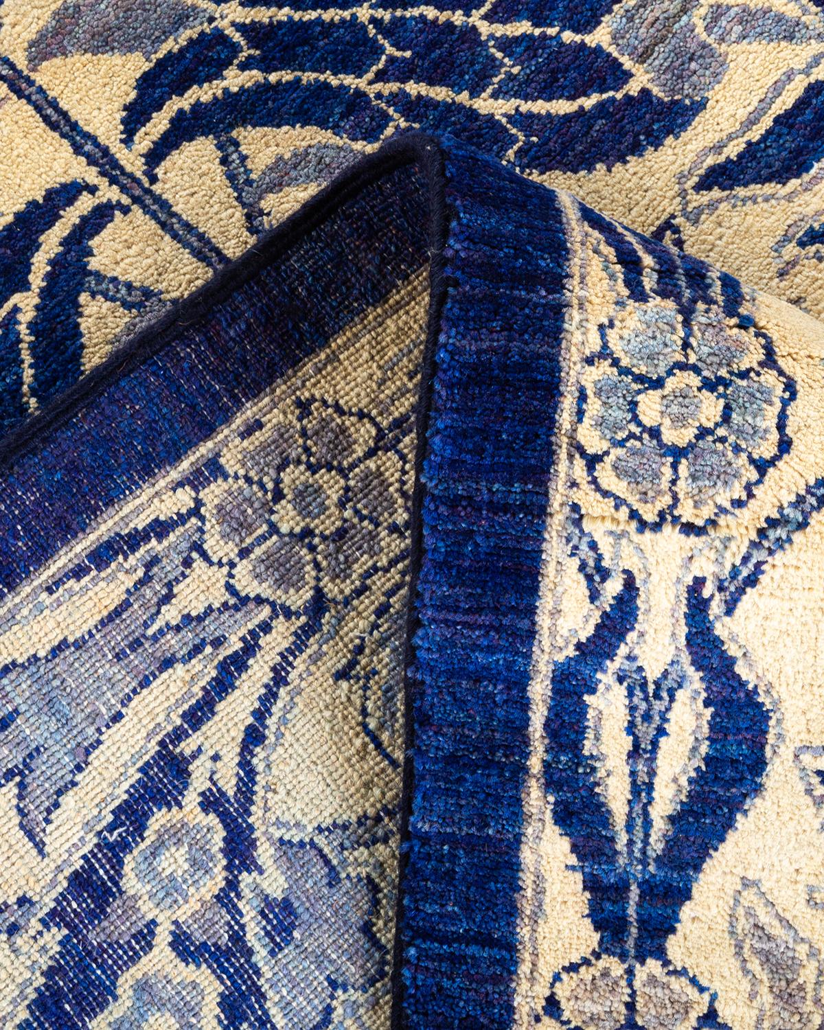 Laine Tapis Suzani bleu à fleurs noué à la main, unique en son genre en vente