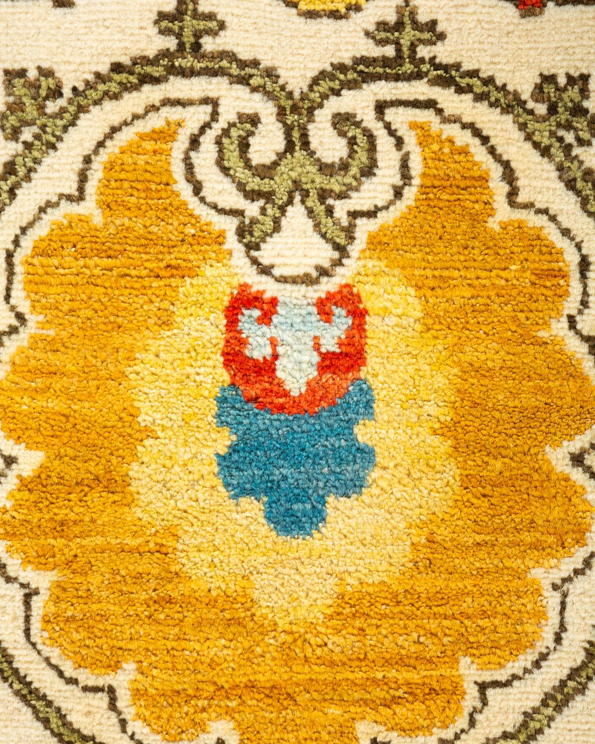 Pakistanais Tapis Suzani ivoire à fleurs noué à la main - Exemplaire unique en vente