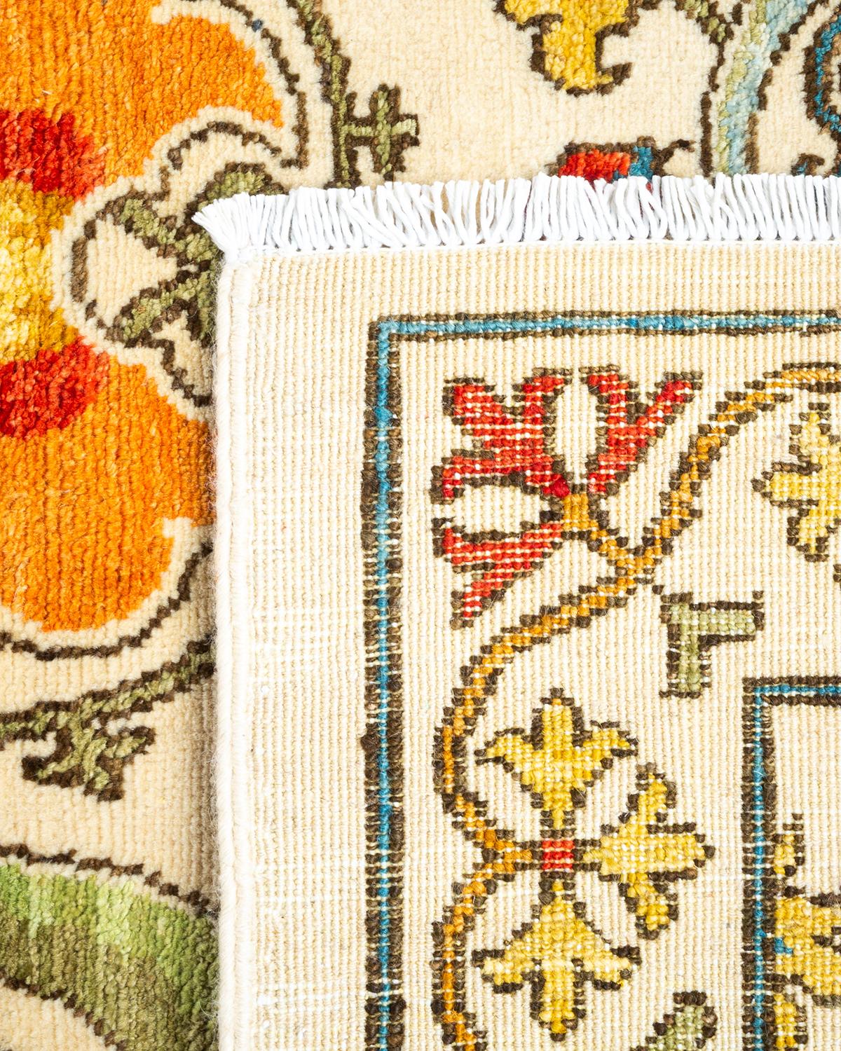 XXIe siècle et contemporain Tapis Suzani ivoire à fleurs noué à la main - Exemplaire unique en vente