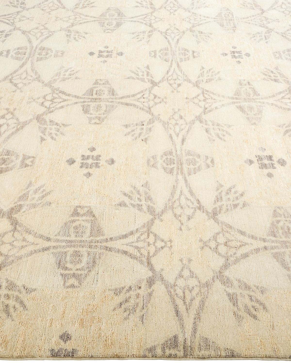 One-of-a-kind Hand Knotted Floral Suzani Ivory Area Rug In New Condition For Sale In Norwalk, CT