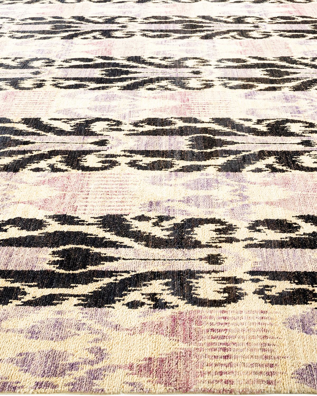 One-of-a-kind Hand Knotted Ikat Modern Ivory Area Rug In New Condition For Sale In Norwalk, CT
