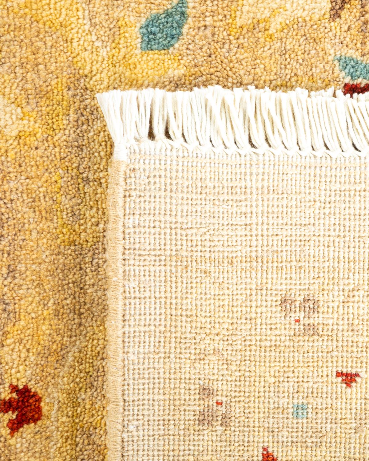 XXIe siècle et contemporain Tapis oriental beige éclectique noué à la main unique en son genre en vente
