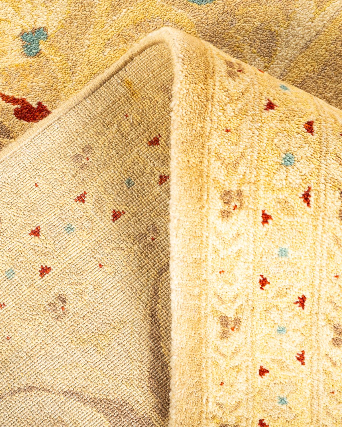 Laine Tapis oriental beige éclectique noué à la main unique en son genre en vente
