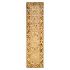 Tapis oriental éclectique ivoire noué à la main, unique en son genre