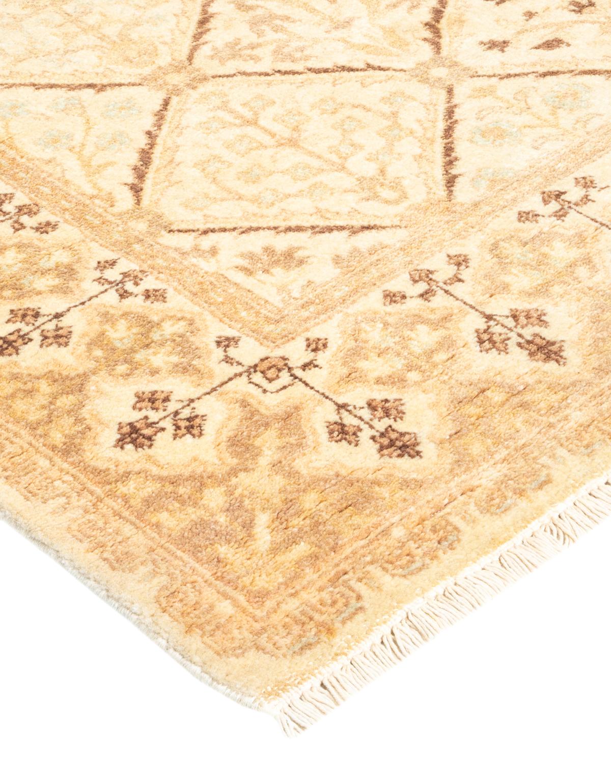 Avec un amalgame de tailles et d'influences esthétiques allant de l'art déco à Rorschach et au modernisme, les tapis de la collection Eclectic défient toute définition, demandant plutôt à devenir des points focaux intrigants d'une pièce. Ils sont à