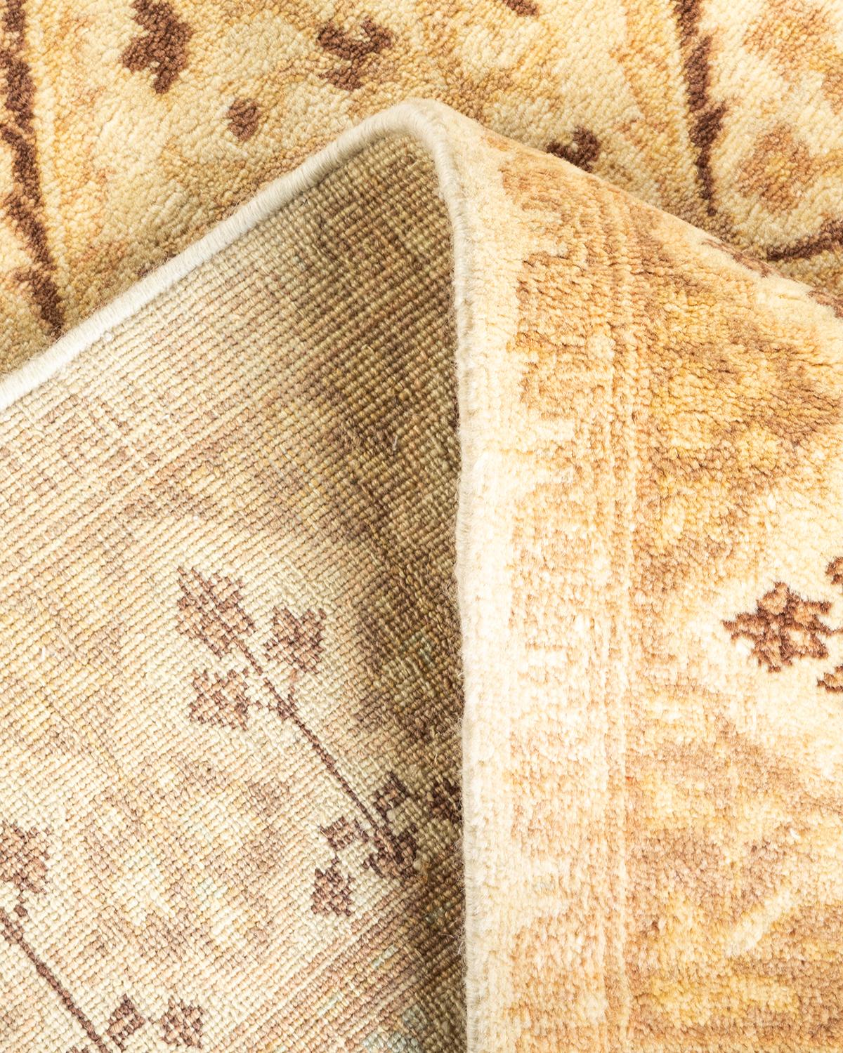 Laine Tapis oriental éclectique unique noué à la main en ivoire, unique en son genre en vente