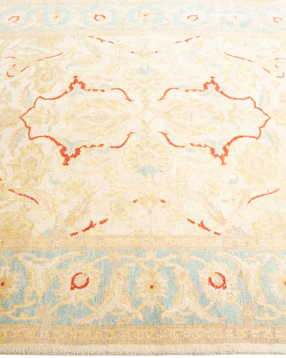 XXIe siècle et contemporain Tapis oriental éclectique ivoire noué à la main, unique en son genre