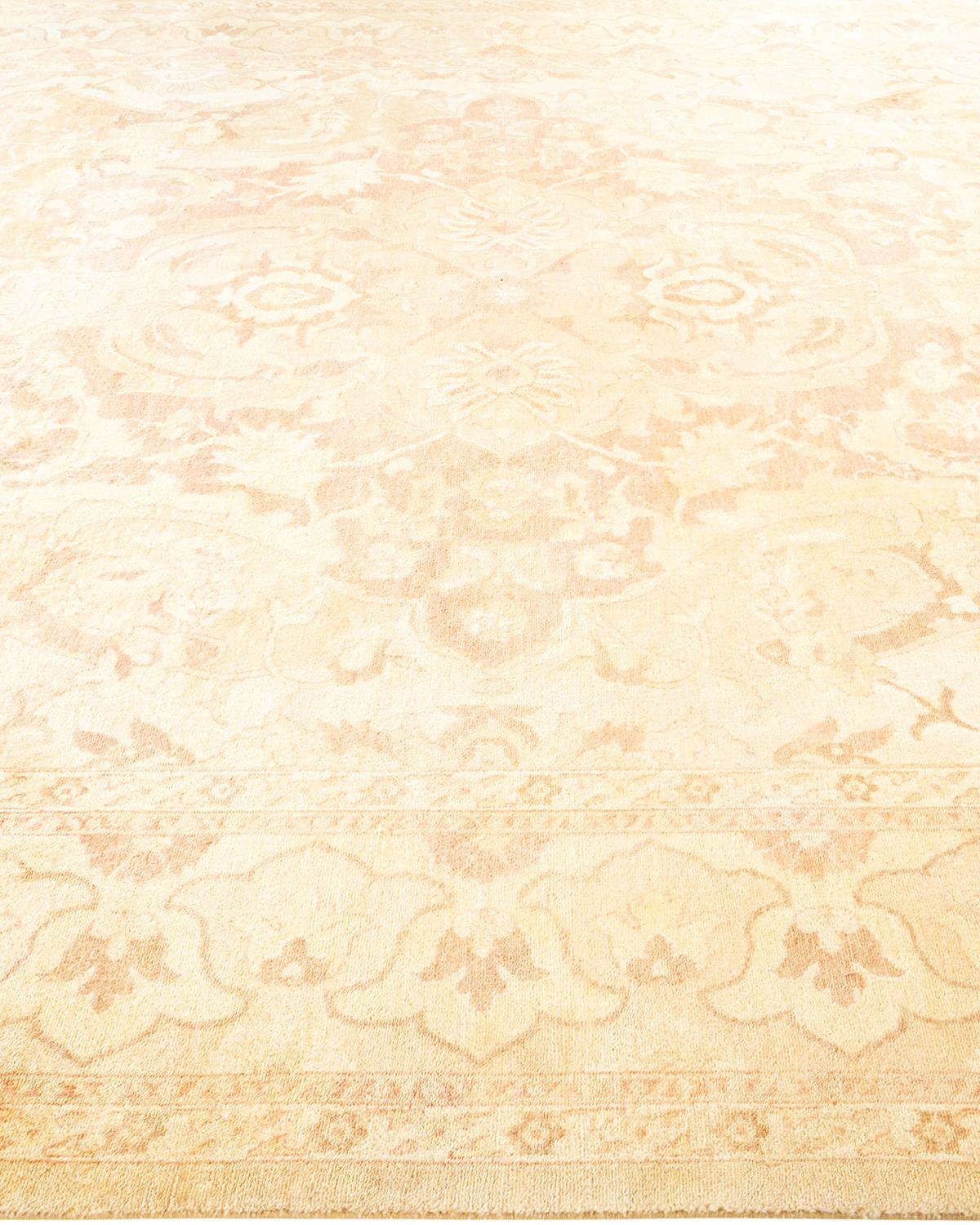 Tapis oriental éclectique unique noué à la main en ivoire, unique en son genre Neuf - En vente à Norwalk, CT