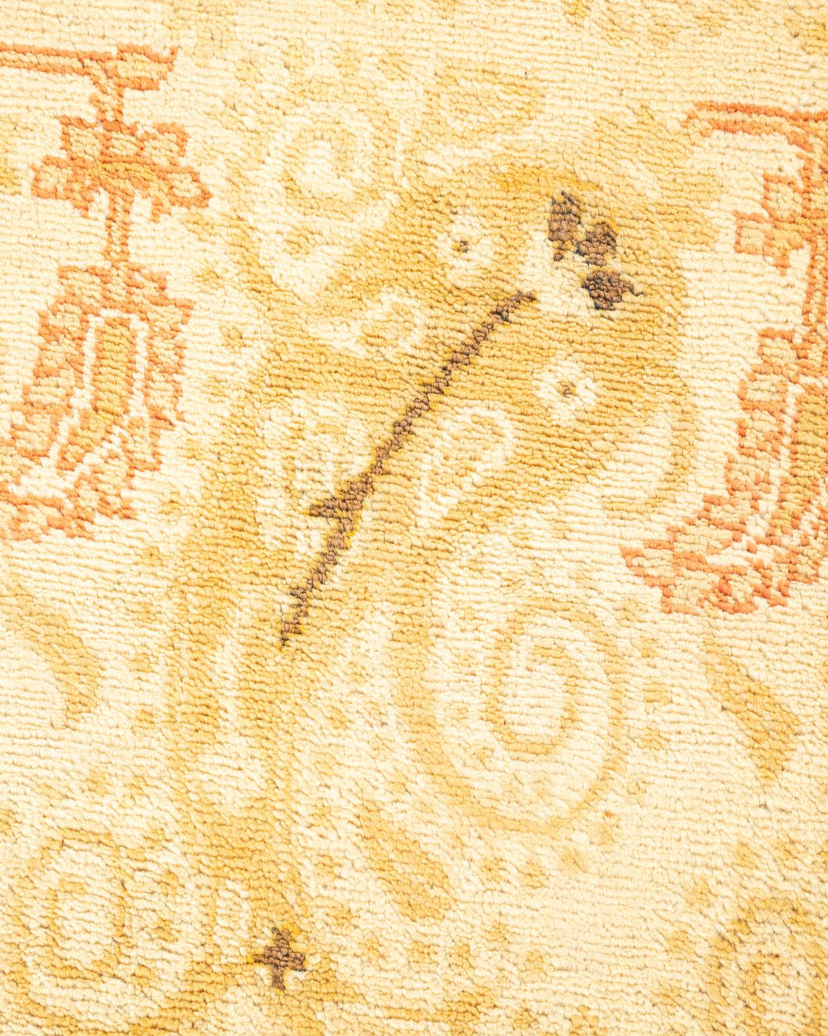 Pakistanais Tapis rose oriental éclectique noué à la main, unique en son genre en vente