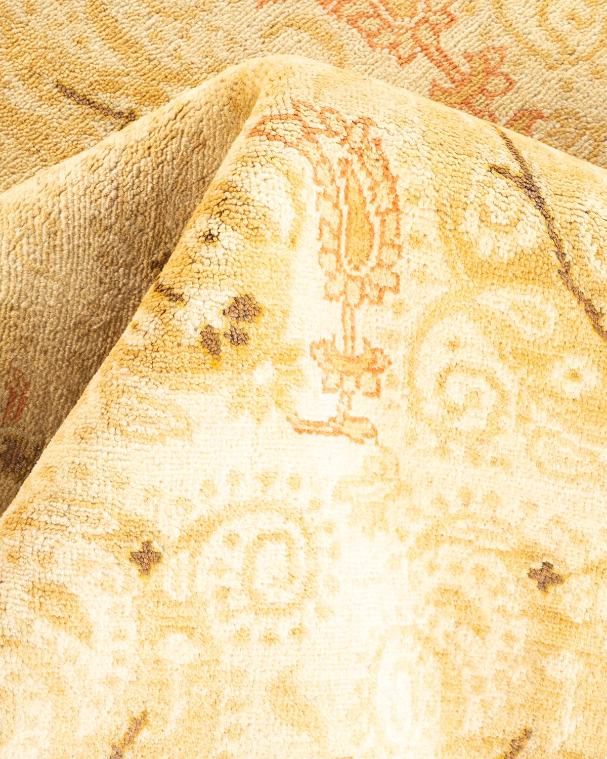Tapis rose oriental éclectique noué à la main, unique en son genre en vente 1