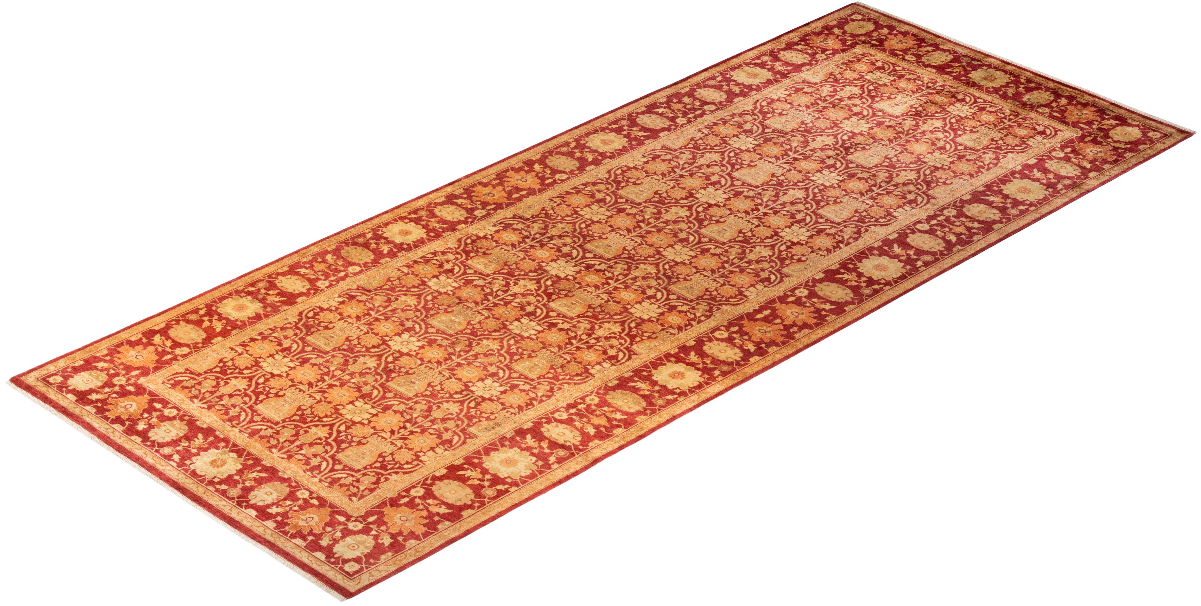 Tapis rouge oriental éclectique noué à la main unique en son genre de 6' 1