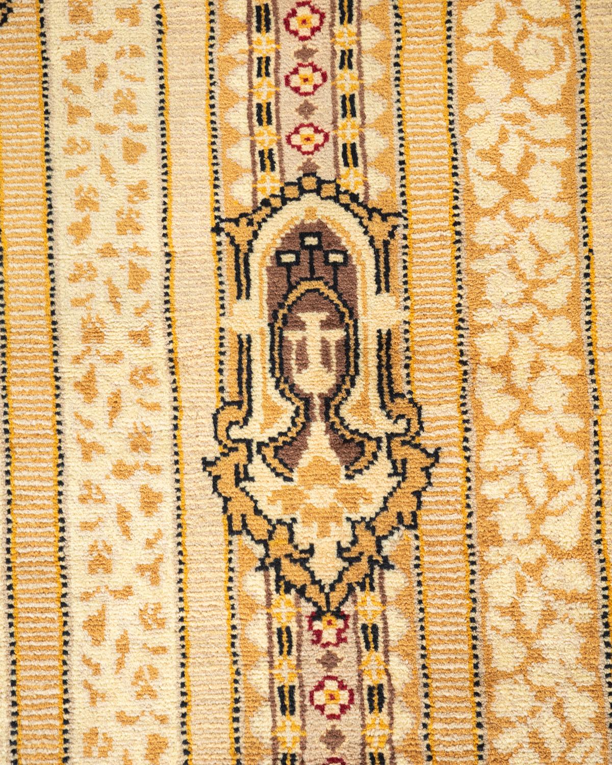 Alfombra oriental ecléctica amarilla anudada a mano única en su género Pakistaní en venta