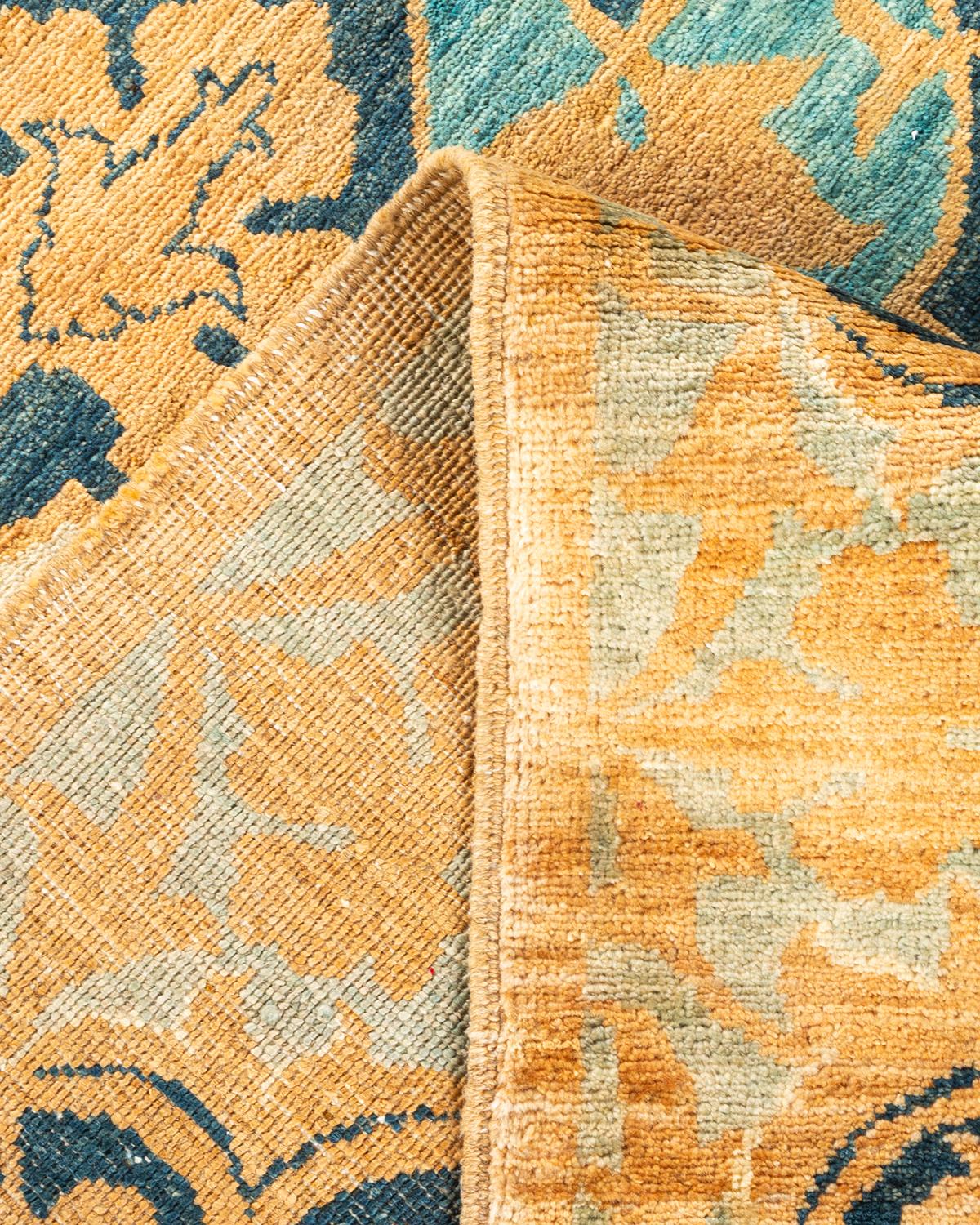 Laine Tapis jaune oriental éclectique noué à la main, unique en son genre en vente