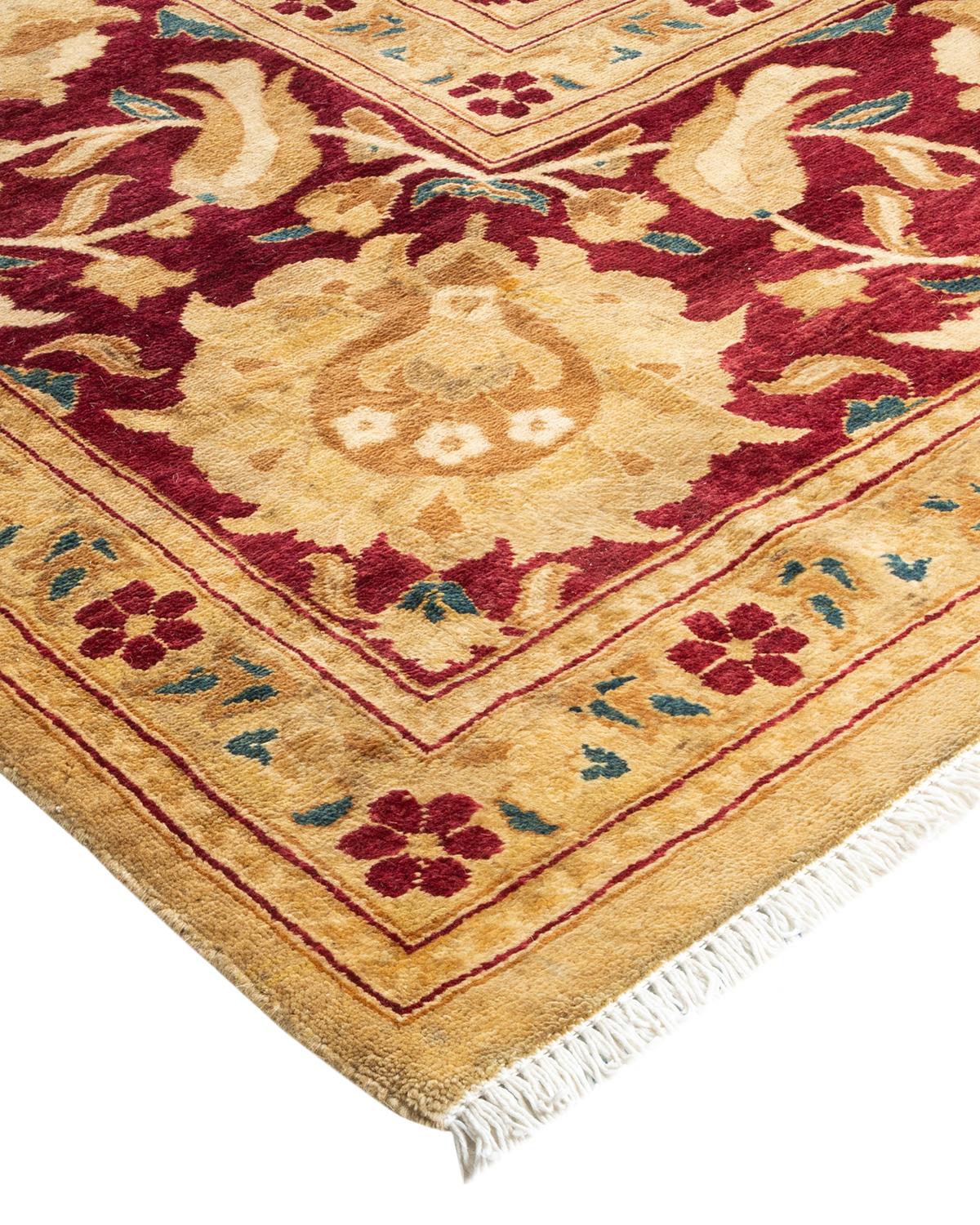 Avec un amalgame de tailles et d'influences esthétiques allant de l'Art déco au Rorschach et au modernisme, les tapis de la collection Eclectic défient toute définition, demandant plutôt à devenir des points focaux intrigants d'une pièce. Ils sont à